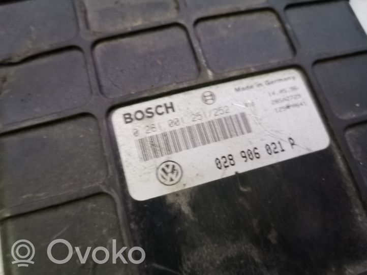 Volkswagen Sharan Calculateur moteur ECU 028906021P