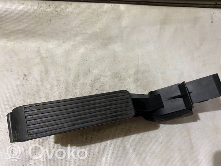 Mercedes-Benz C W203 Accelerator throttle pedal a2113000404