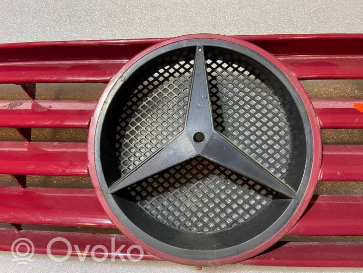 Mercedes-Benz Vito Viano W638 Grille calandre supérieure de pare-chocs avant a6388880515