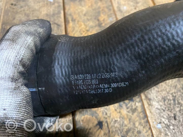 Mercedes-Benz Vito Viano W639 Tube d'admission de tuyau de refroidisseur intermédiaire A6395281782