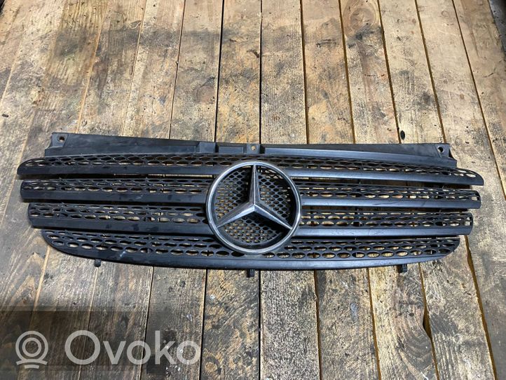 Mercedes-Benz Vito Viano W639 Rejilla superior del radiador del parachoques delantero a6398800185