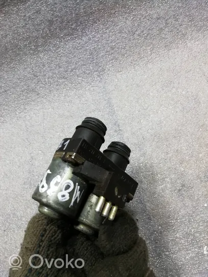 Mercedes-Benz E W210 Coolant heater control valve 0018307784