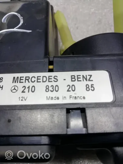 Mercedes-Benz E W210 Centralina del climatizzatore 2108302085