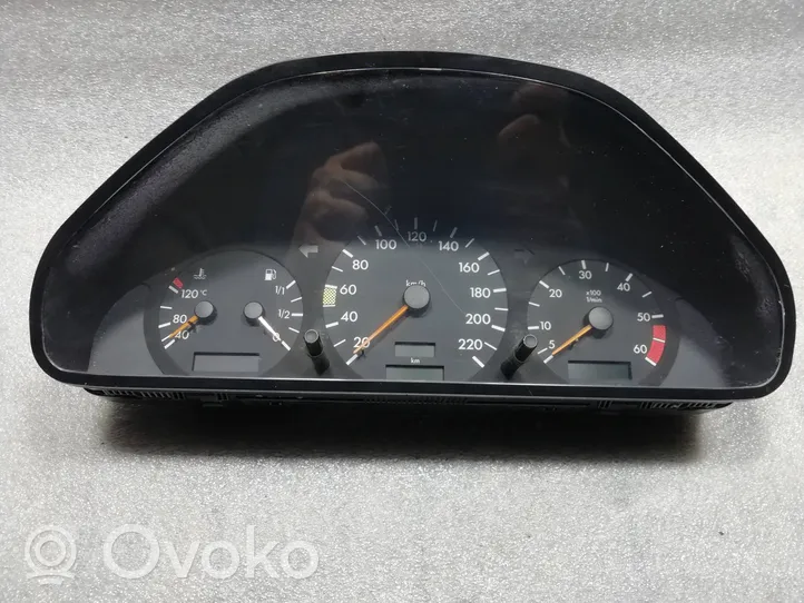 Mercedes-Benz E W210 Geschwindigkeitsmesser Cockpit 2025405611