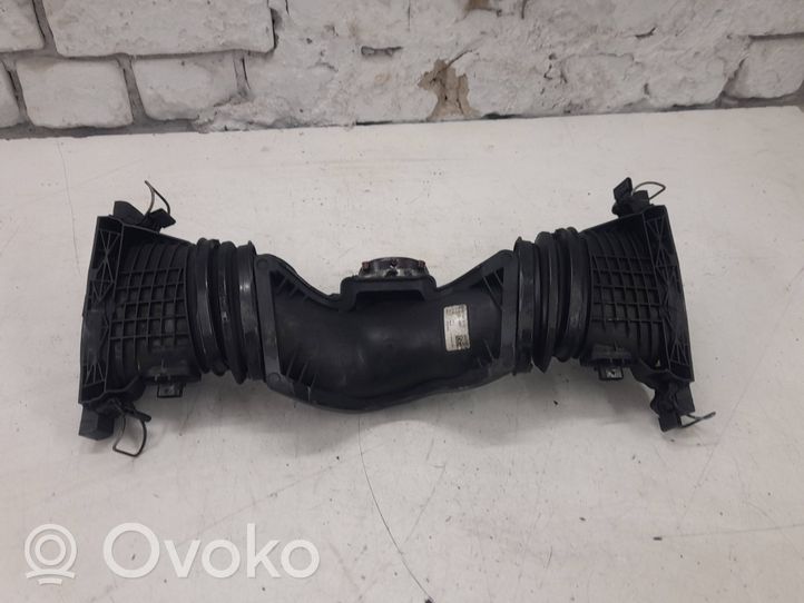 Mercedes-Benz E C207 W207 Turboahtimen ilmanoton letku A6420900142