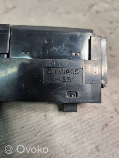 Toyota Corolla E120 E130 Botón interruptor de luz de peligro 153965