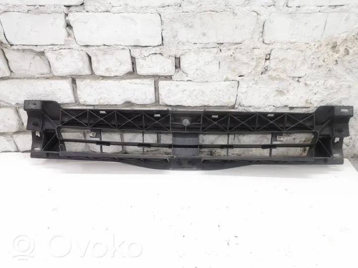 Nissan Primastar Maskownica / Grill / Atrapa górna chłodnicy 620300102R