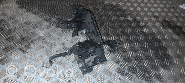 Audi A4 S4 B6 8E 8H Support de pompe de direction assistée 8E0614119G