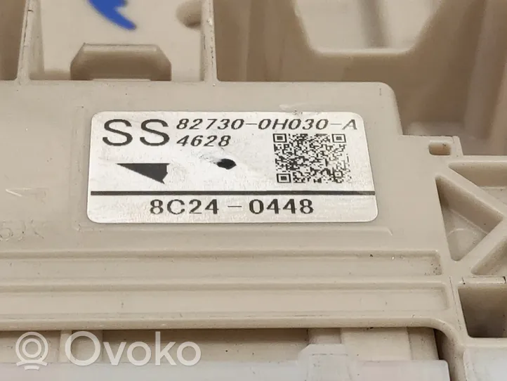 Toyota Aygo AB40 Ramka / Moduł bezpieczników 827300H030A