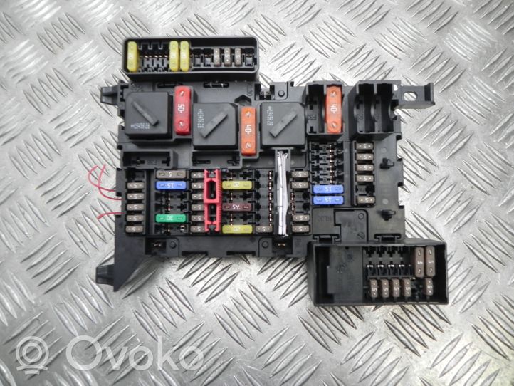 BMW i3 Skrzynka bezpieczników / Komplet 9270355