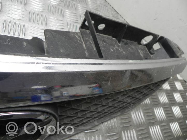 Mazda 323 Grille de calandre avant MZ0707501