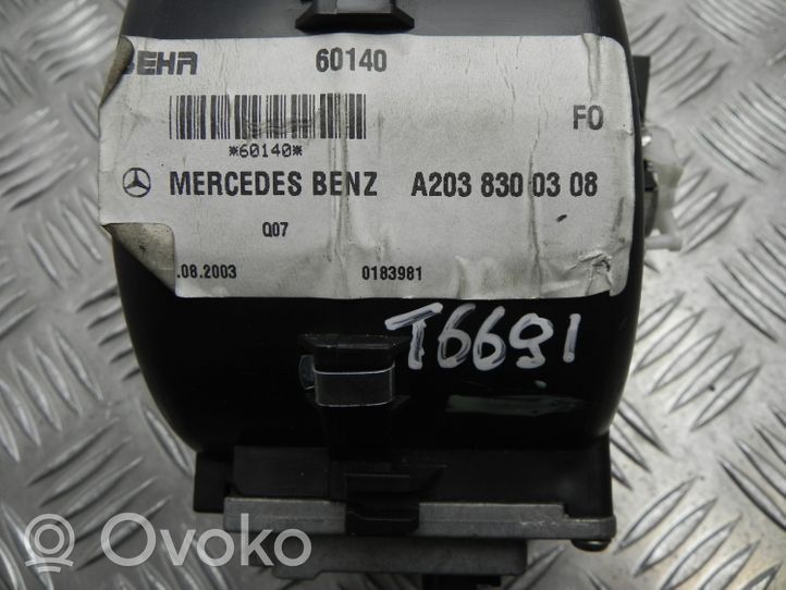 Mercedes-Benz S W220 Lämmittimen puhallin A2038300308