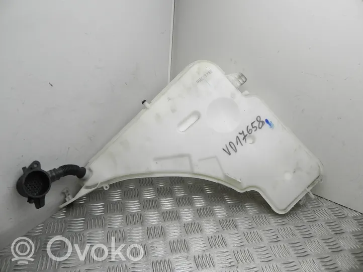 BMW 2 F22 F23 Réservoir de liquide lave-glace 7241679