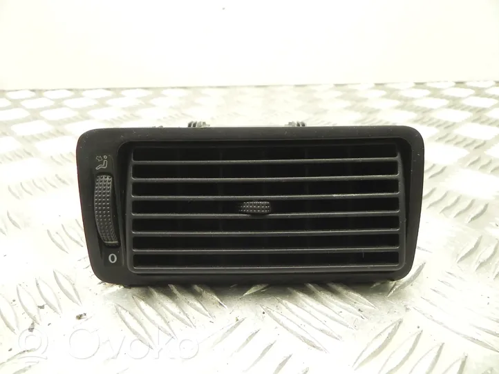 Volkswagen Golf IV Griglia di ventilazione posteriore 1J1819704C