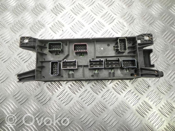 Dodge Grand Caravan Skrzynka bezpieczników / Komplet 04868093AA