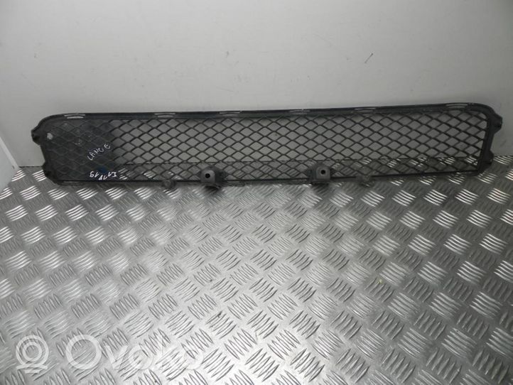 Mitsubishi Lancer VIII Grille de calandre avant 871000