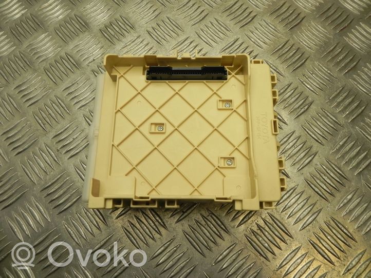 Toyota Auris E180 Module de fusibles 8273012X70A