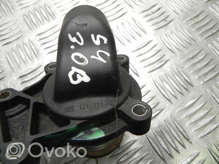 Audi A4 S4 B8 8K Alloggiamento termostato 06E121111AL