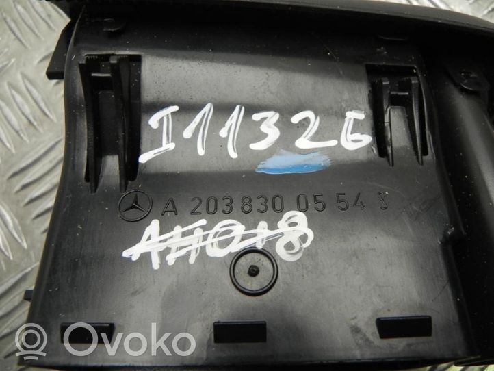 Mercedes-Benz C AMG W203 Aizmugurējā gaisa - ventilācijas reste A2038300554