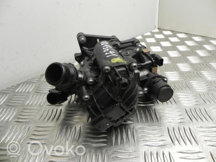 BMW 2 F46 Pompe à eau de liquide de refroidissement 8631943