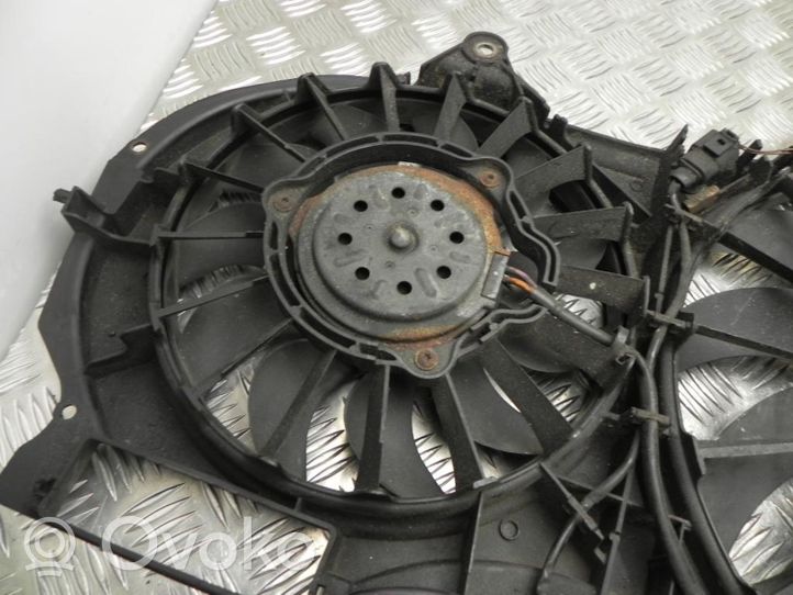 Audi A4 S4 B7 8E 8H Convogliatore ventilatore raffreddamento del radiatore 8E0121205L