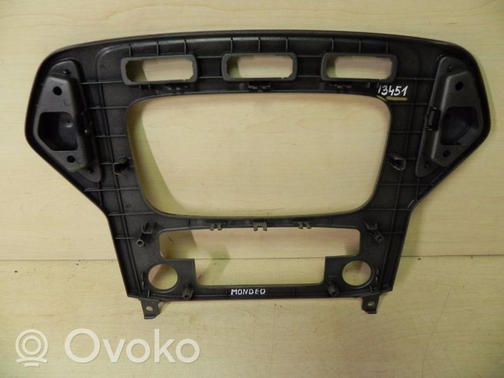 Ford Mondeo MK IV Konsola środkowa / Radio / GPS 1156530D