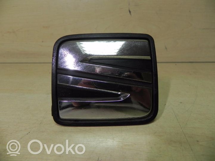 Seat Leon (5F) Takaluukun/tavaratilan luukun ulkokahva 5F0827565C