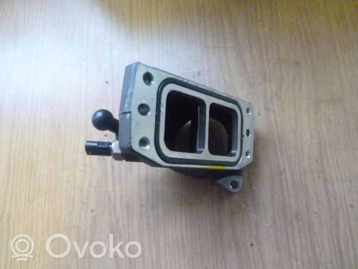 Audi A4 S4 B8 8K Alloggiamento termostato 04L128637