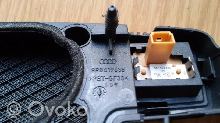 Audi A3 S3 8P Takaosan ilmakanavan tuuletussuuttimen ritilä 8P0819635