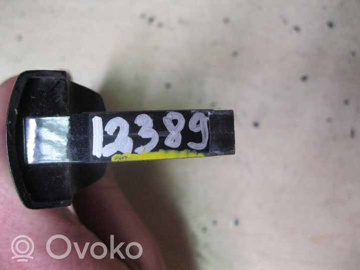 Volkswagen Jetta IV Klamka zewnętrzna drzwi tylnych samochodów dostawczych 5N0837205M