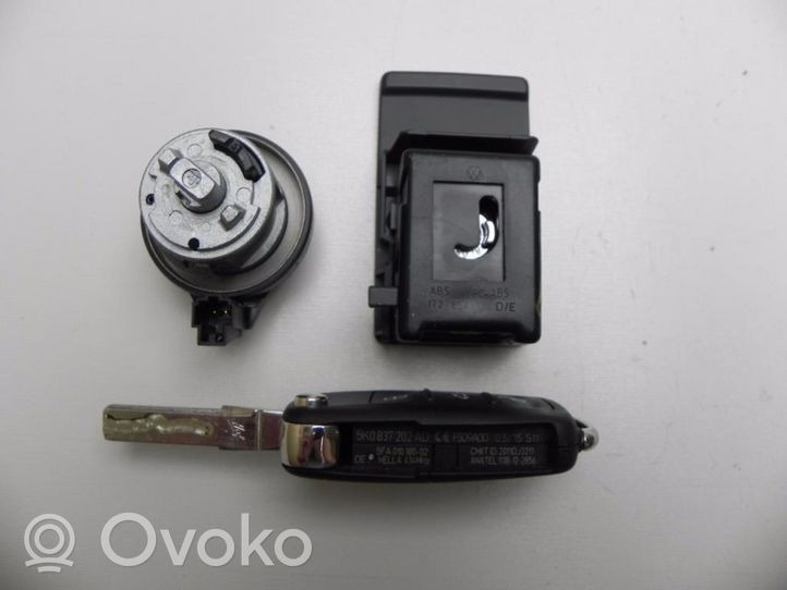 Volkswagen Touran II Engine ECU kit and lock set 5K0837202AD