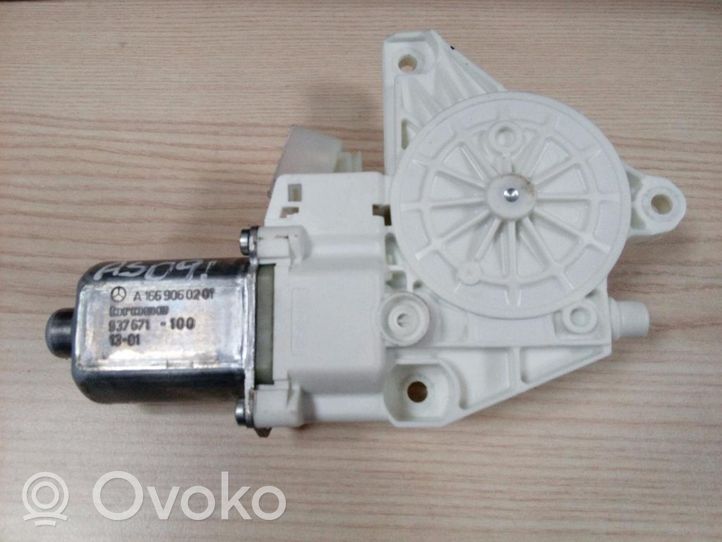 Mercedes-Benz ML W166 Motorino alzacristalli della portiera anteriore A1669060201