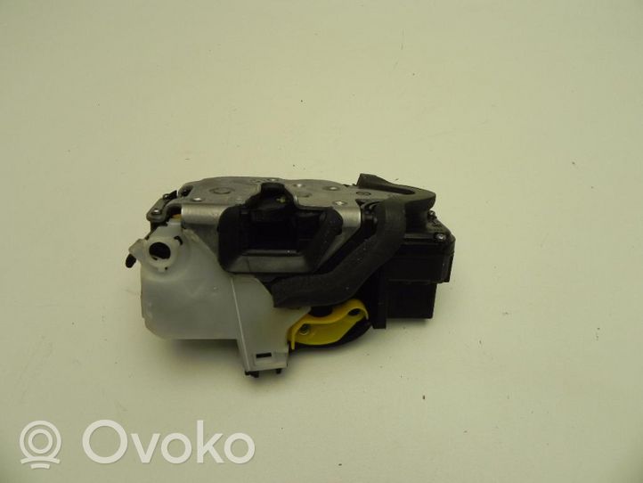 Opel Zafira C Loading door lock 13579522