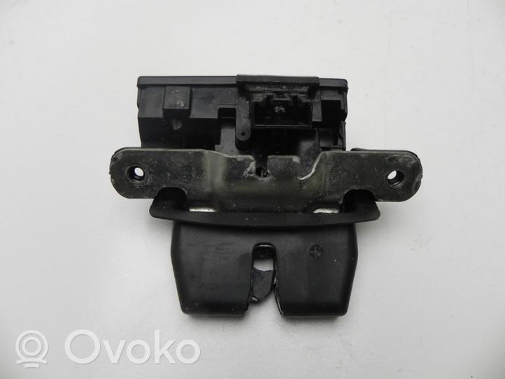 Ford Fiesta Konepellin lukituksen vastakappale 8A61A442A66BD