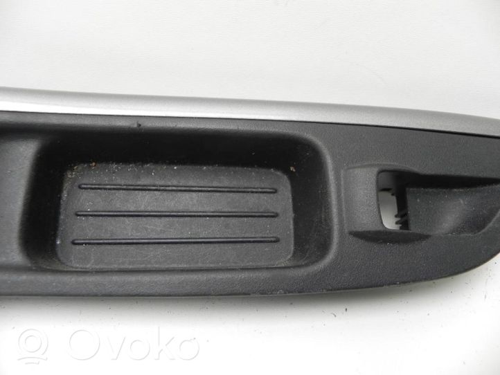 Ford Focus Radion/GPS-laitteen pääyksikön kehys BM51A240A40ADW