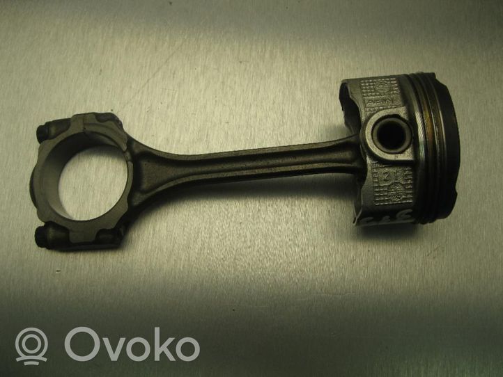 Toyota Yaris Tłok z korbowodem 47020