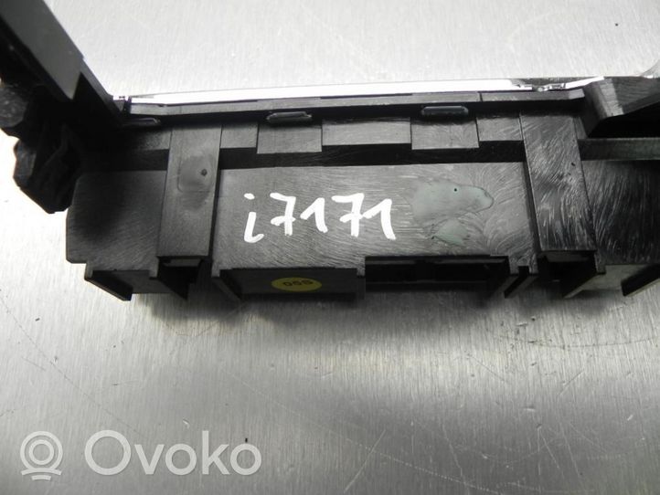 Skoda Superb B8 (3V) Radion/GPS-laitteen pääyksikön kehys 3V2863212A
