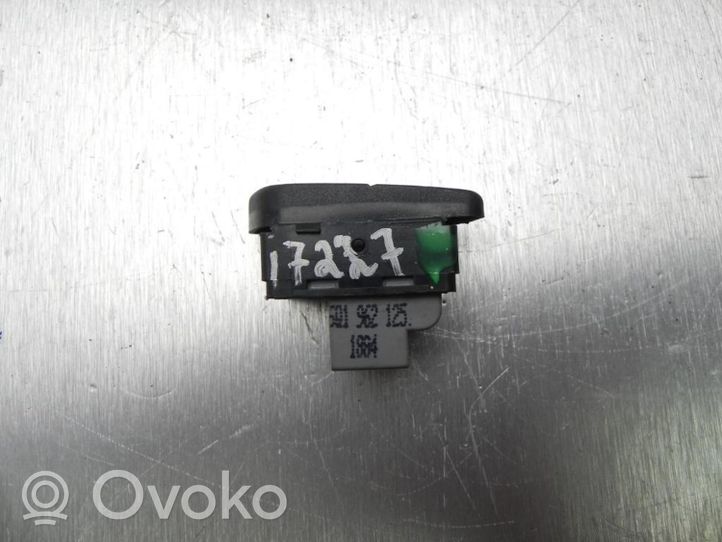 Volkswagen Polo IV 9N3 Central locking switch button 6Q1962125