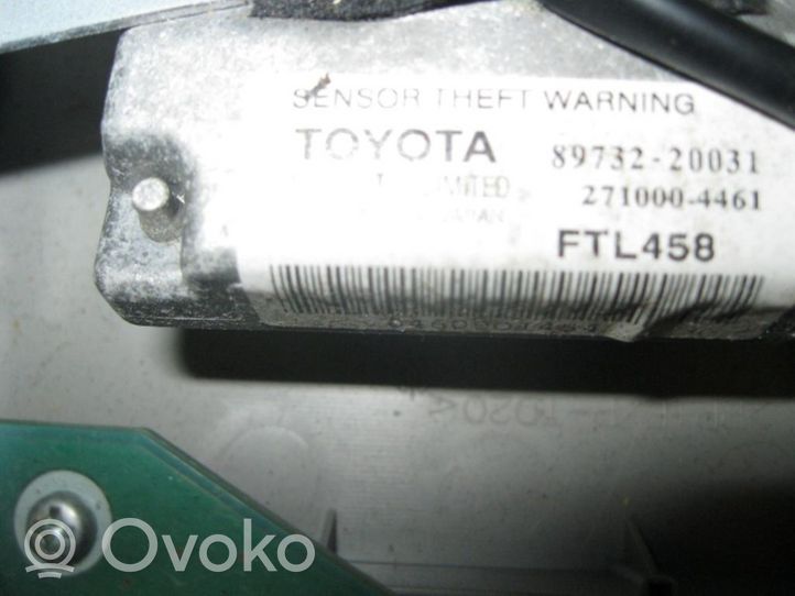 Toyota Avensis T270 Muu sisävalo 1D1114040G