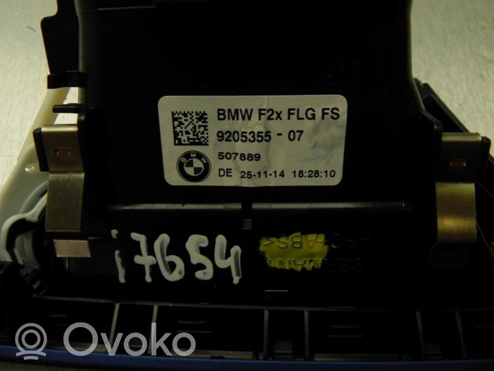 BMW 2 F22 F23 Takaosan ilmakanavan tuuletussuuttimen ritilä 9205355