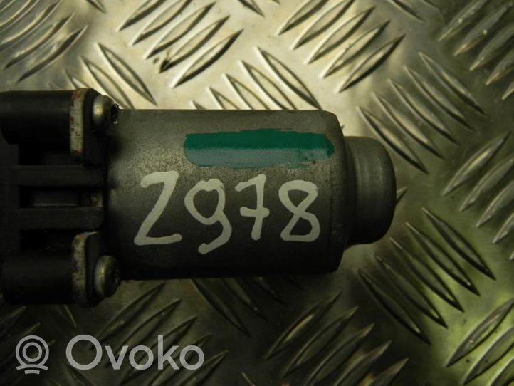 Citroen C3 Priekinis varikliukas langų pakėlėjo 402216E