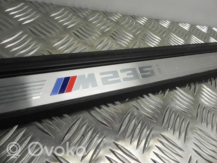 BMW 2 F22 F23 Cita veida sliekšņu/statņu dekoratīvās apdares detaļa 8059061