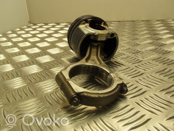 Subaru Outback Piston with connecting rod EB