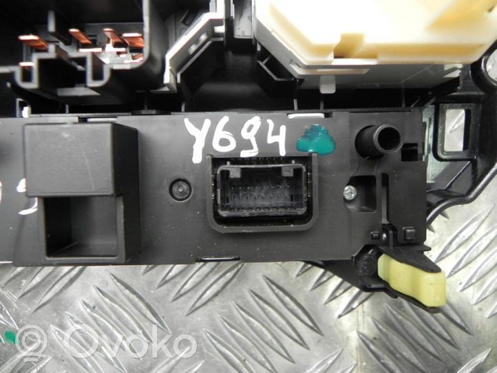 Toyota Verso-S Gaisa kondicioniera / klimata kontroles / salona apsildes vadības bloks (salonā) 8395052200