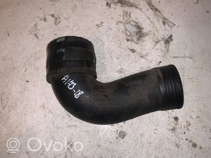 Volvo XC70 Tuyau de liquide de refroidissement moteur 30696253