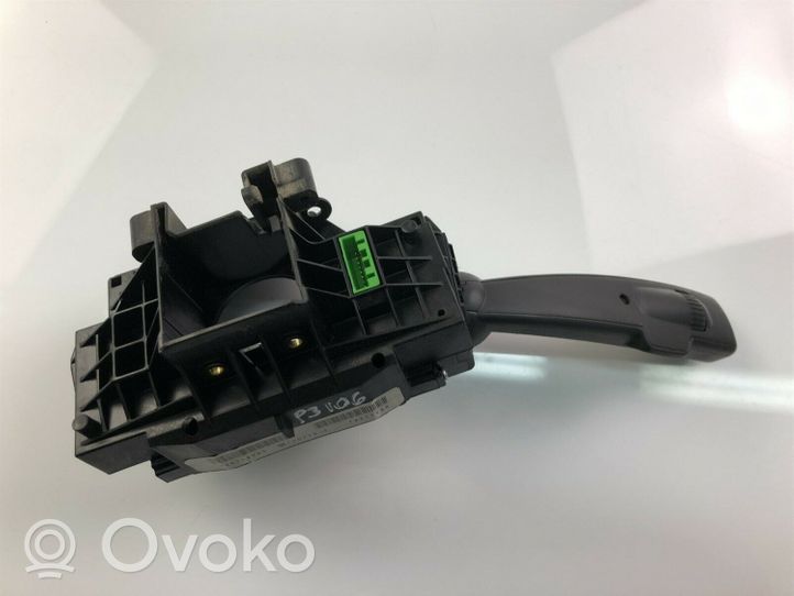Volvo C30 Multifunkcinis valdymo jungtukas/ rankenėlė P30772253