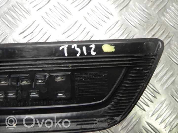 BMW X3 F25 Muu kynnyksen/pilarin verhoiluelementti 7205611