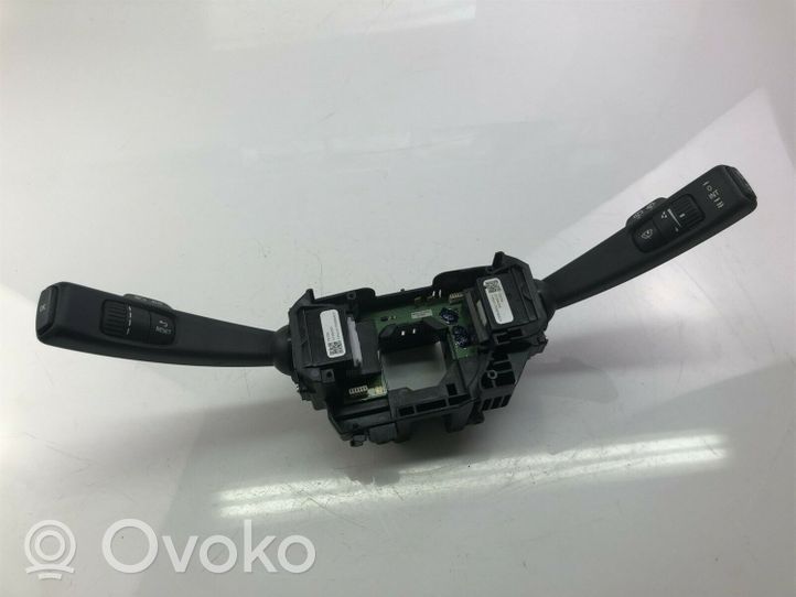 Volvo XC40 Pulsanti/interruttori sul volante 31394001