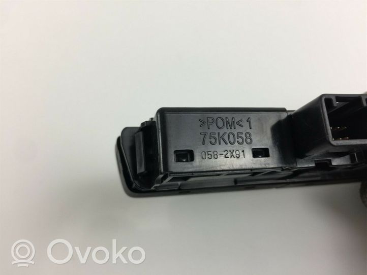 Suzuki Ignis Interrupteur feux de détresse 75K058