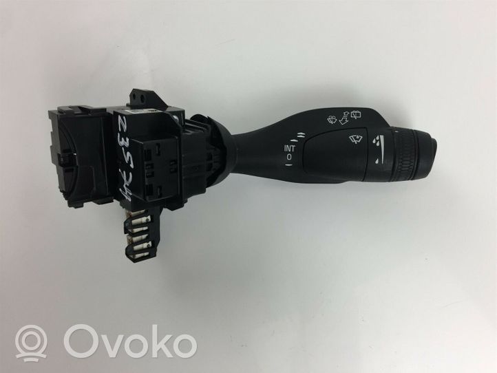 Volvo S90, V90 Ohjauspyörän painikkeet/kytkimet 31674103